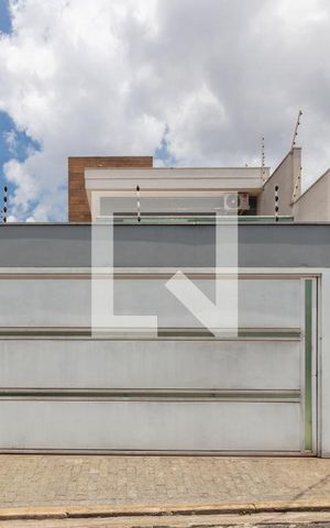 Casa à venda com 295m², 4 quartos e 4 vagasFachada