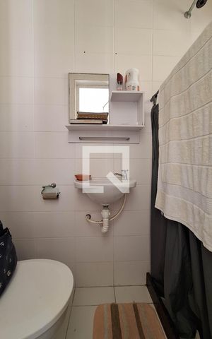 Casa à venda com 195m², 3 quartos e 2 vagas Casa à venda com 195m², 3 quartos e 2 vagasBanheiro de serviço