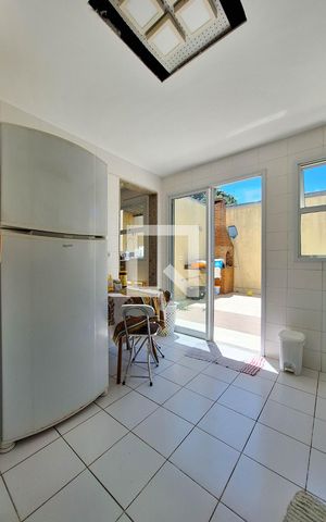 Casa à venda com 195m², 3 quartos e 2 vagas Casa à venda com 195m², 3 quartos e 2 vagasCozinha