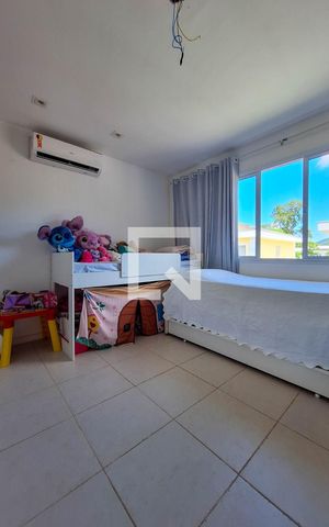 Casa à venda com 195m², 3 quartos e 2 vagas Casa à venda com 195m², 3 quartos e 2 vagasSuíte