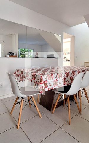 Casa à venda com 195m², 3 quartos e 2 vagas Casa à venda com 195m², 3 quartos e 2 vagasSala