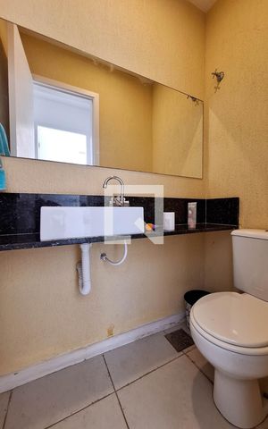 Casa à venda com 195m², 3 quartos e 2 vagas Casa à venda com 195m², 3 quartos e 2 vagasLavabo