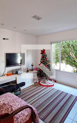 Casa à venda com 195m², 3 quartos e 2 vagas Casa à venda com 195m², 3 quartos e 2 vagasSala