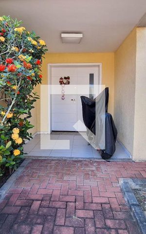 Casa à venda com 195m², 3 quartos e 2 vagas Casa à venda com 195m², 3 quartos e 2 vagasFachada