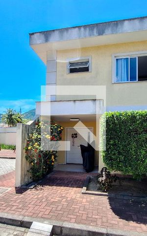 Casa à venda com 195m², 3 quartos e 2 vagas Casa à venda com 195m², 3 quartos e 2 vagasFachada