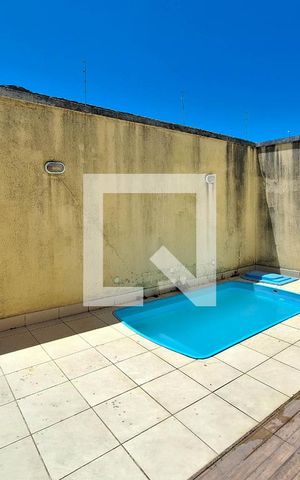Casa à venda com 195m², 3 quartos e 2 vagas Casa à venda com 195m², 3 quartos e 2 vagasPiscina