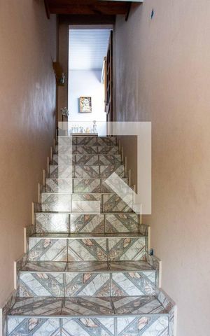 Casa à venda com 250m², 16 quartos e 3 vagasEscada