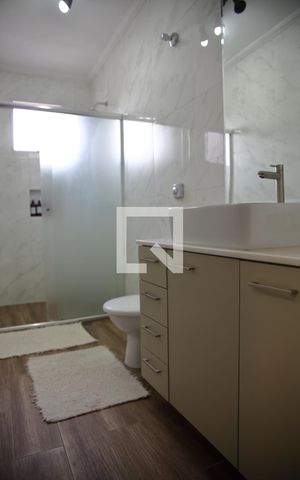 Casa à venda com 230m², 3 quartos e 2 vagasBanheiro