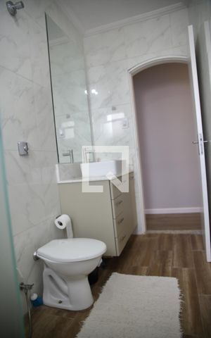 Casa à venda com 230m², 3 quartos e 2 vagasBanheiro