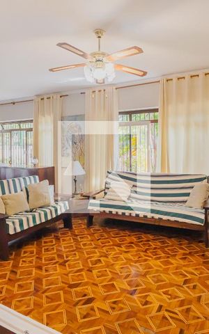 Casa para alugar com 450m², 3 quartos e 6 vagasSala