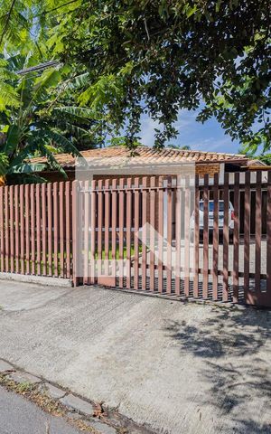 Casa para alugar com 450m², 3 quartos e 6 vagasFachada