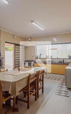 Casa para alugar com 450m², 3 quartos e 6 vagasCozinha
