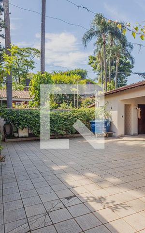 Casa para alugar com 450m², 3 quartos e 6 vagasQuintal