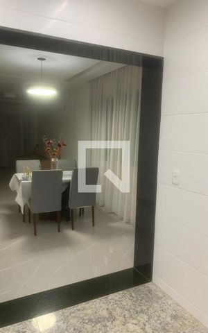 Casa à venda com 300m², 2 quartos e 4 vagas Casa à venda com 300m², 2 quartos e 4 vagasCozinha