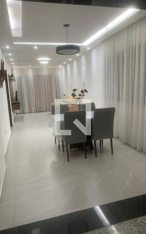 Casa à venda com 300m², 2 quartos e 4 vagas Casa à venda com 300m², 2 quartos e 4 vagasSala de Jantar