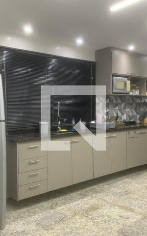 Casa à venda com 300m², 2 quartos e 4 vagas Casa à venda com 300m², 2 quartos e 4 vagasCozinha