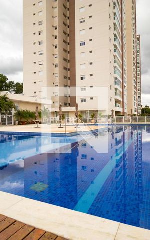 Apartamento à venda com 137m², 4 quartos e 4 vagas Apartamento à venda com 137m², 4 quartos e 4 vagasÁrea comum - Piscina