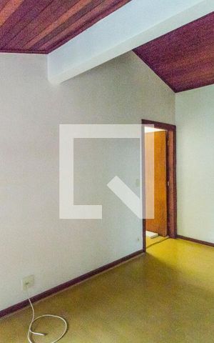 Casa de condomínio à venda com 445m², 3 quartos e 4 vagas Casa de condomínio à venda com 445m², 3 quartos e 4 vagasSala de TV