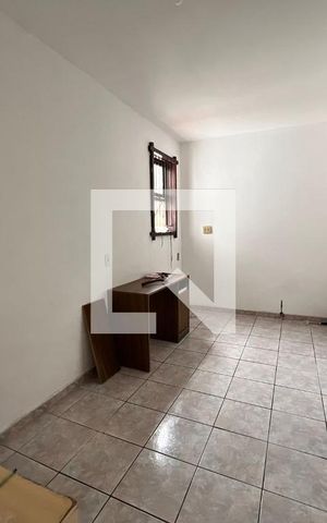 Casa à venda com 610m², 5 quartos e 4 vagas Casa à venda com 610m², 5 quartos e 4 vagasCloset Suite
