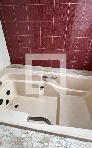 Casa à venda com 610m², 5 quartos e 4 vagas Casa à venda com 610m², 5 quartos e 4 vagasBanheiro Suite