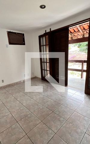 Casa à venda com 610m², 5 quartos e 4 vagas Casa à venda com 610m², 5 quartos e 4 vagasCloset Suite