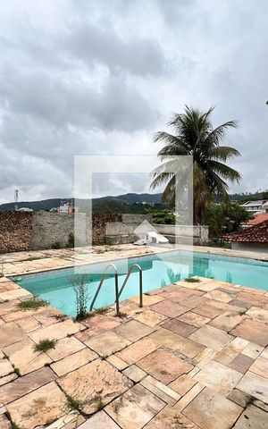 Casa à venda com 610m², 5 quartos e 4 vagas Casa à venda com 610m², 5 quartos e 4 vagasPiscina / Churrasqueira