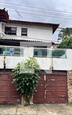 Casa à venda com 610m², 5 quartos e 4 vagas Casa à venda com 610m², 5 quartos e 4 vagasFachada