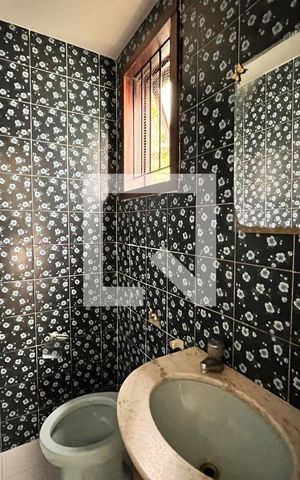 Casa à venda com 610m², 5 quartos e 4 vagas Casa à venda com 610m², 5 quartos e 4 vagasLavabo