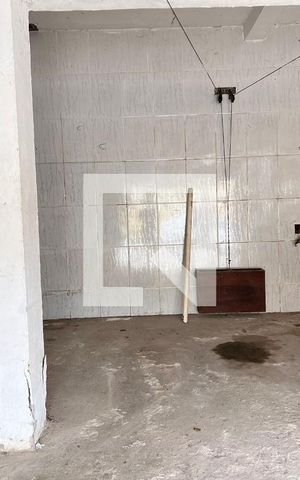 Casa à venda com 610m², 5 quartos e 4 vagas Casa à venda com 610m², 5 quartos e 4 vagasGaragem