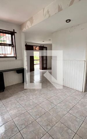 Casa à venda com 610m², 5 quartos e 4 vagas Casa à venda com 610m², 5 quartos e 4 vagasQuarto Suite