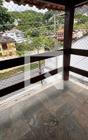 Casa à venda com 610m², 5 quartos e 4 vagas Casa à venda com 610m², 5 quartos e 4 vagasVaranda - Suite