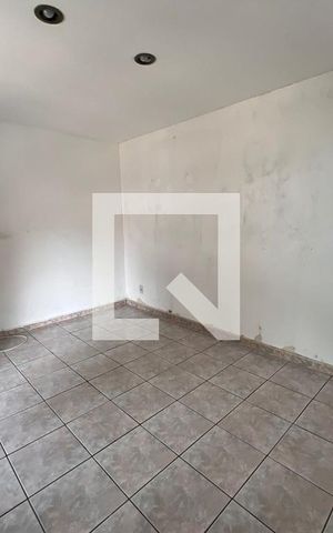 Casa à venda com 610m², 5 quartos e 4 vagas Casa à venda com 610m², 5 quartos e 4 vagasQuarto Suite