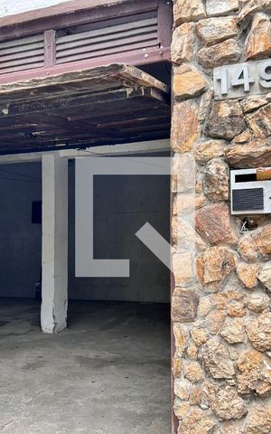 Casa à venda com 610m², 5 quartos e 4 vagas Casa à venda com 610m², 5 quartos e 4 vagasGaragem