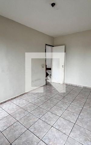 Casa à venda com 610m², 5 quartos e 4 vagas Casa à venda com 610m², 5 quartos e 4 vagasQuarto 01