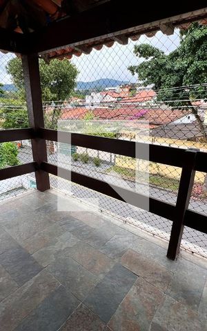 Casa à venda com 610m², 5 quartos e 4 vagas Casa à venda com 610m², 5 quartos e 4 vagasVaranda - Suite