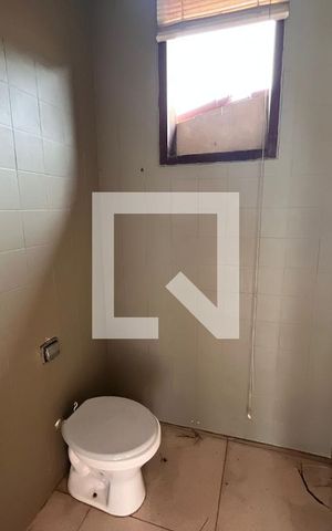 Casa à venda com 610m², 5 quartos e 4 vagas Casa à venda com 610m², 5 quartos e 4 vagasBanheiro de Serviço