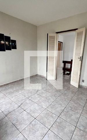 Casa à venda com 610m², 5 quartos e 4 vagas Casa à venda com 610m², 5 quartos e 4 vagasQuarto 02