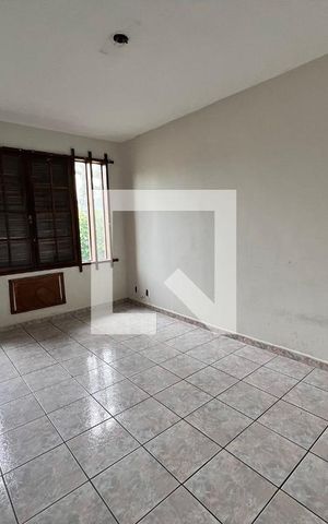 Casa à venda com 610m², 5 quartos e 4 vagas Casa à venda com 610m², 5 quartos e 4 vagasQuarto 01