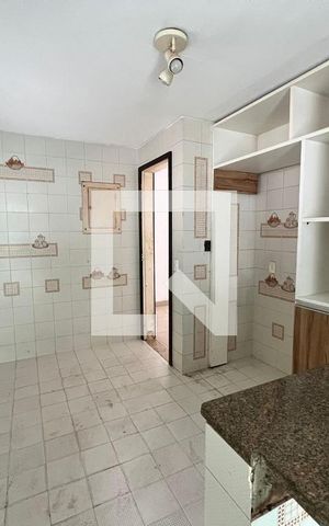 Casa à venda com 610m², 5 quartos e 4 vagas Casa à venda com 610m², 5 quartos e 4 vagasCozinha