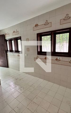 Casa à venda com 610m², 5 quartos e 4 vagas Casa à venda com 610m², 5 quartos e 4 vagasCozinha