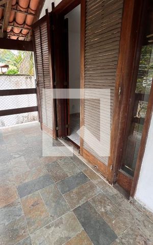 Casa à venda com 610m², 5 quartos e 4 vagas Casa à venda com 610m², 5 quartos e 4 vagasVaranda - Suite