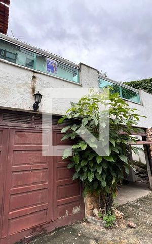 Casa à venda com 610m², 5 quartos e 4 vagas Casa à venda com 610m², 5 quartos e 4 vagasFachada