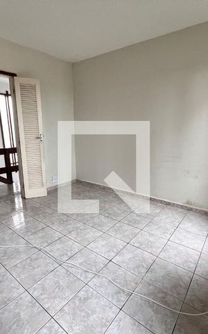 Casa à venda com 610m², 5 quartos e 4 vagas Casa à venda com 610m², 5 quartos e 4 vagasQuarto 02