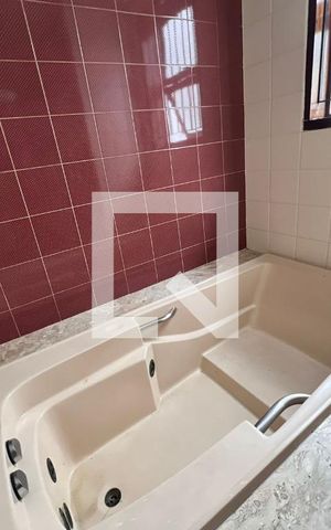 Casa à venda com 610m², 5 quartos e 4 vagas Casa à venda com 610m², 5 quartos e 4 vagasBanheiro Suite