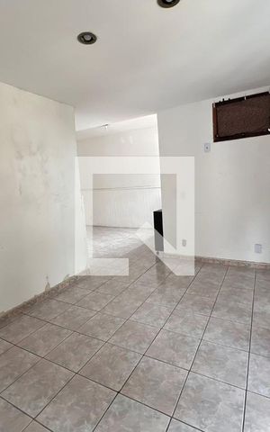 Casa à venda com 610m², 5 quartos e 4 vagas Casa à venda com 610m², 5 quartos e 4 vagasQuarto Suite