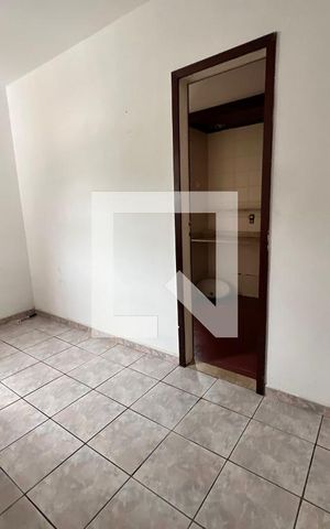 Casa à venda com 610m², 5 quartos e 4 vagas Casa à venda com 610m², 5 quartos e 4 vagasCloset Suite