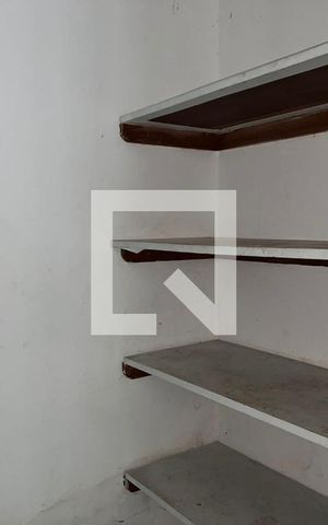 Casa à venda com 610m², 5 quartos e 4 vagas Casa à venda com 610m², 5 quartos e 4 vagasDispença