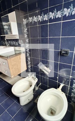 Casa à venda com 610m², 5 quartos e 4 vagas Casa à venda com 610m², 5 quartos e 4 vagasBanheiro Social