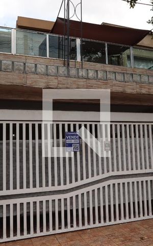 Casa à venda com 350m², 4 quartos e 2 vagasFachada