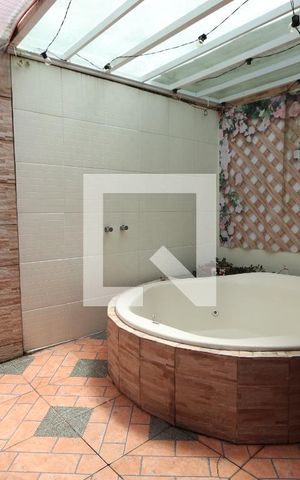 Casa à venda com 350m², 4 quartos e 2 vagasJacuzzi